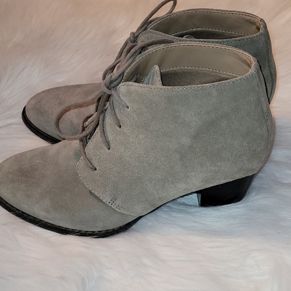 Vionic gray suede tie booties size 6 - Picture 4 of 10